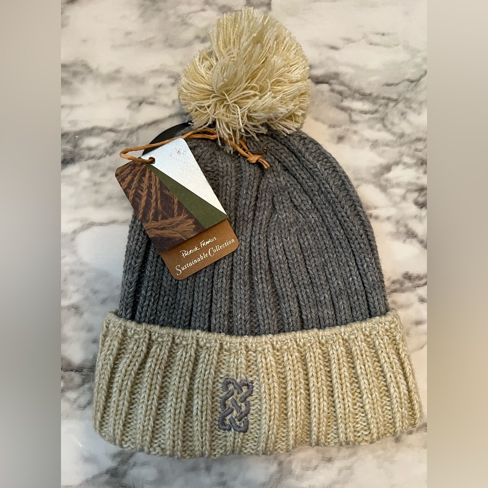 NWT Patrick Francis Pom Pom beanie grey/cream